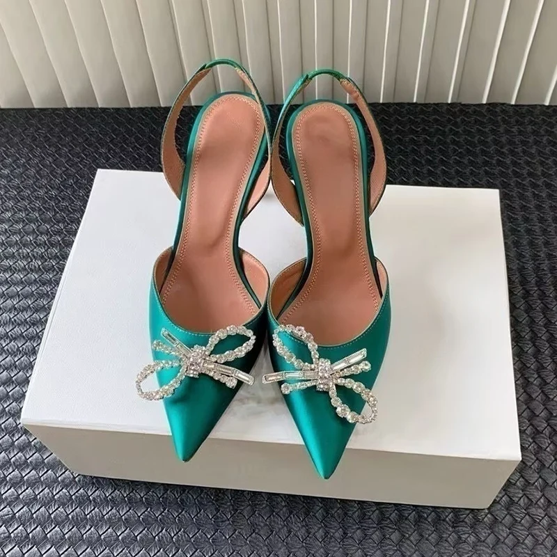 Kryształowe sandały na cienkim – Slip Dress Satin recenzja i cena